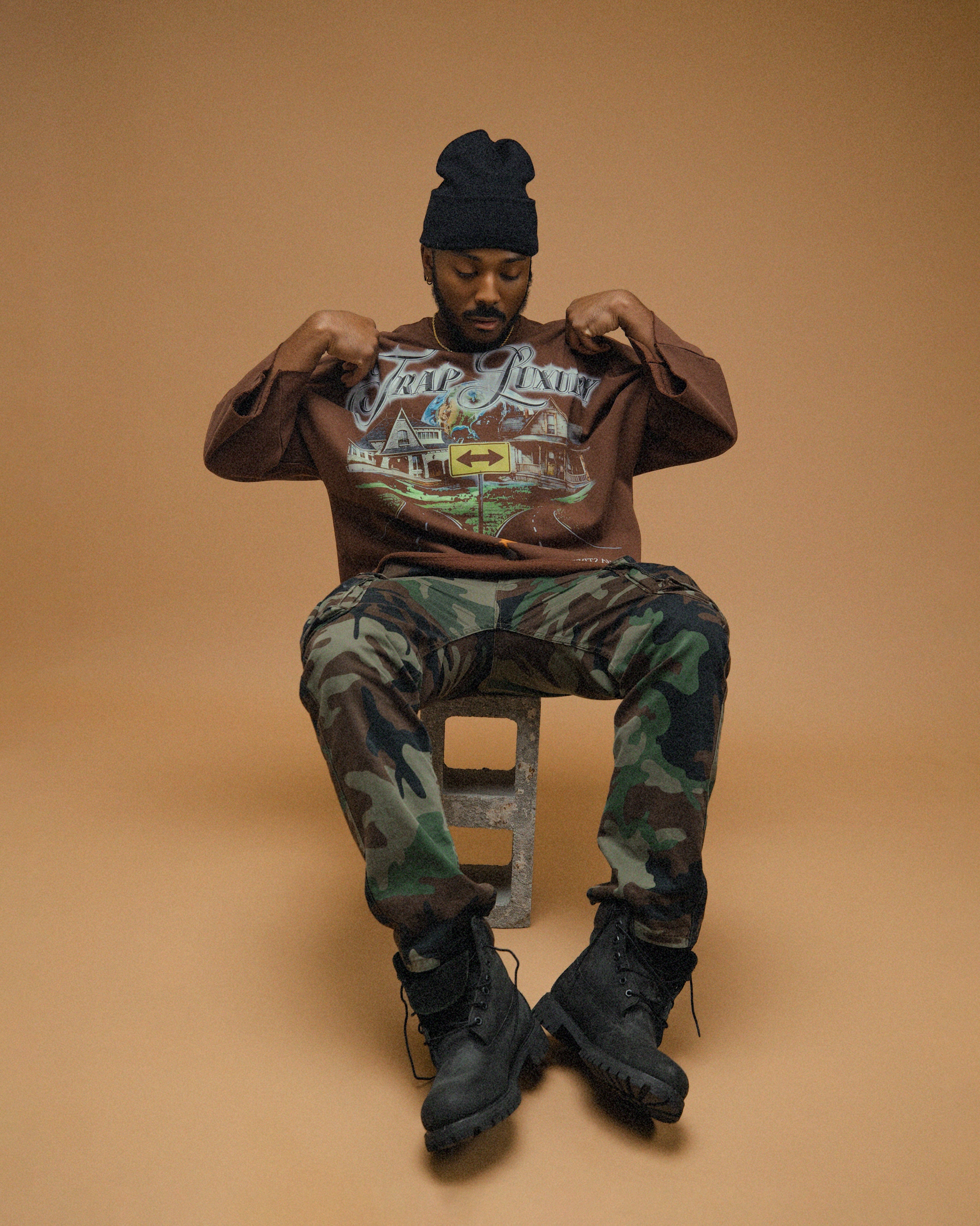 MOCHA "CROSSROADS" SWEATSHIRT